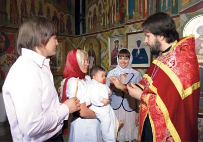 Александр Ревва крестил восьмимесячную дочку