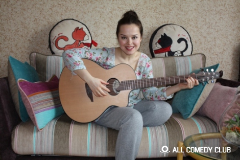 Наталия Медведева – девушка с гитарой!